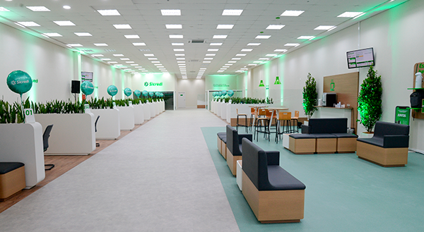 Agência Sicredi Rio Branco é reestruturada e reabre com nova identidade visual