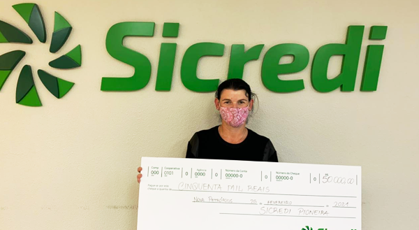 Associada de Nova Petrópolis recebe prêmio de R$50 mil em sorteio do Seguro Vida Mulher