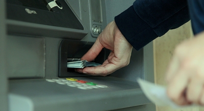 Todos os associados Sicredi podem, a partir deste mês de abril, realizar operações como saque, consulta de saldo, impressão de extrato e depósitos nos terminais da rede Saque e Pague, empresa que já está pre