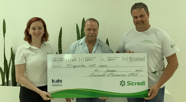 Associado Sicredi ganha R$ 50 mil em sorteio de seguro