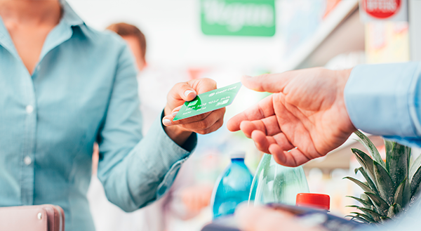 Campanha Cashback Visa estimula uso de cartões para garantir mais segurança aos associados