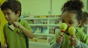 Escola renova acervo de livros e instrumentos musicais com Fundo Social