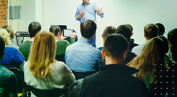 Parceria disponibiliza descontos de 90% em capacitações para associados da Sicredi Pioneira. Confira!