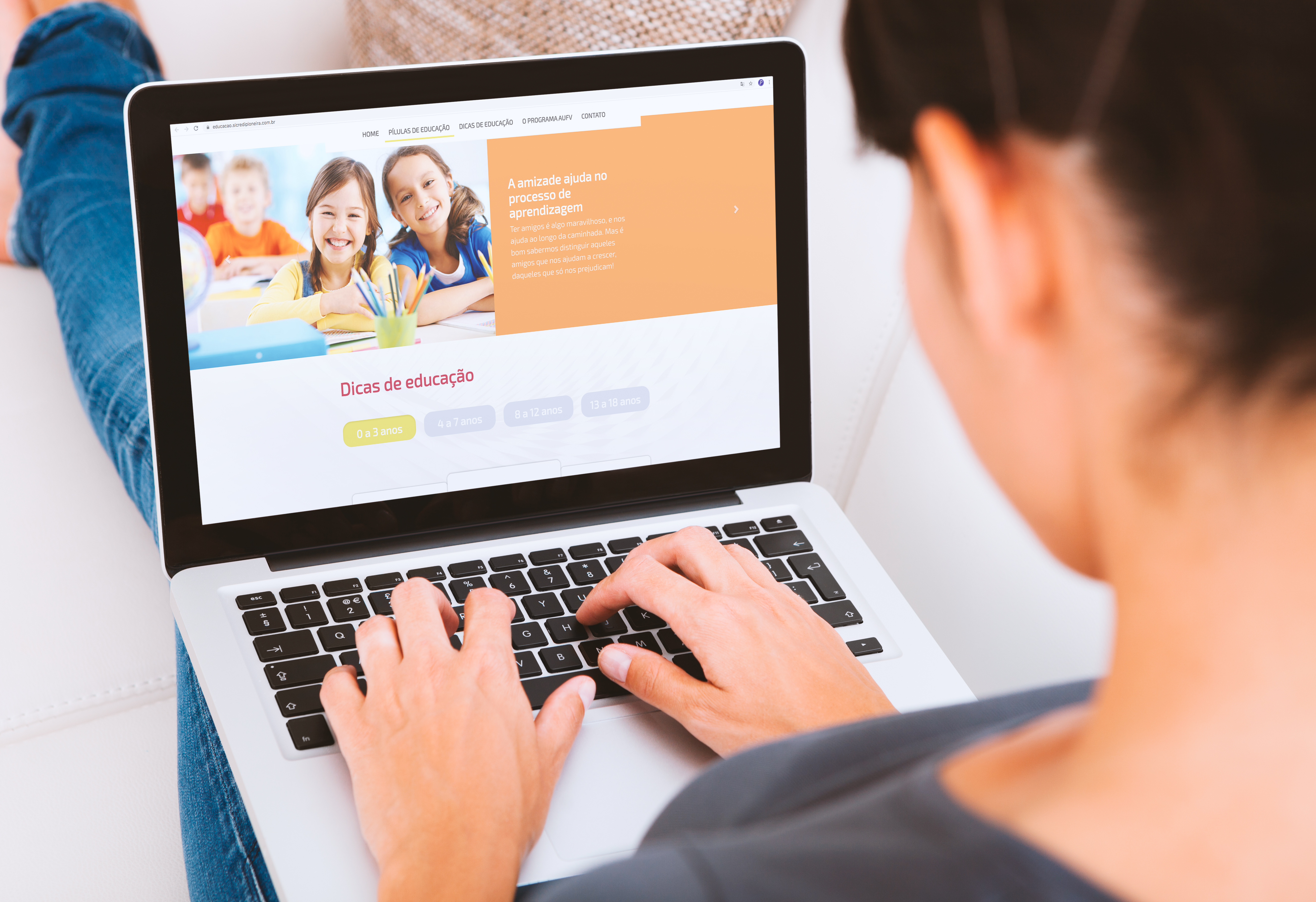 Pioneira cria portal de educação com suporte e informação para pais e filhos