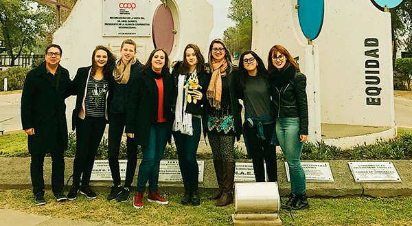 Representantes de cooperativas escolares participam de evento em Sunchales