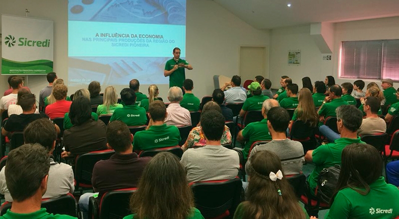Sicredi Pioneira RS promove palestra sobre tendências da economia no agronegócio