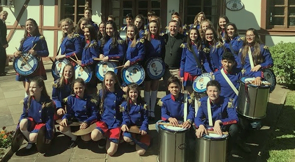 Uniformes da banda marcial renovados com o Fundo Social