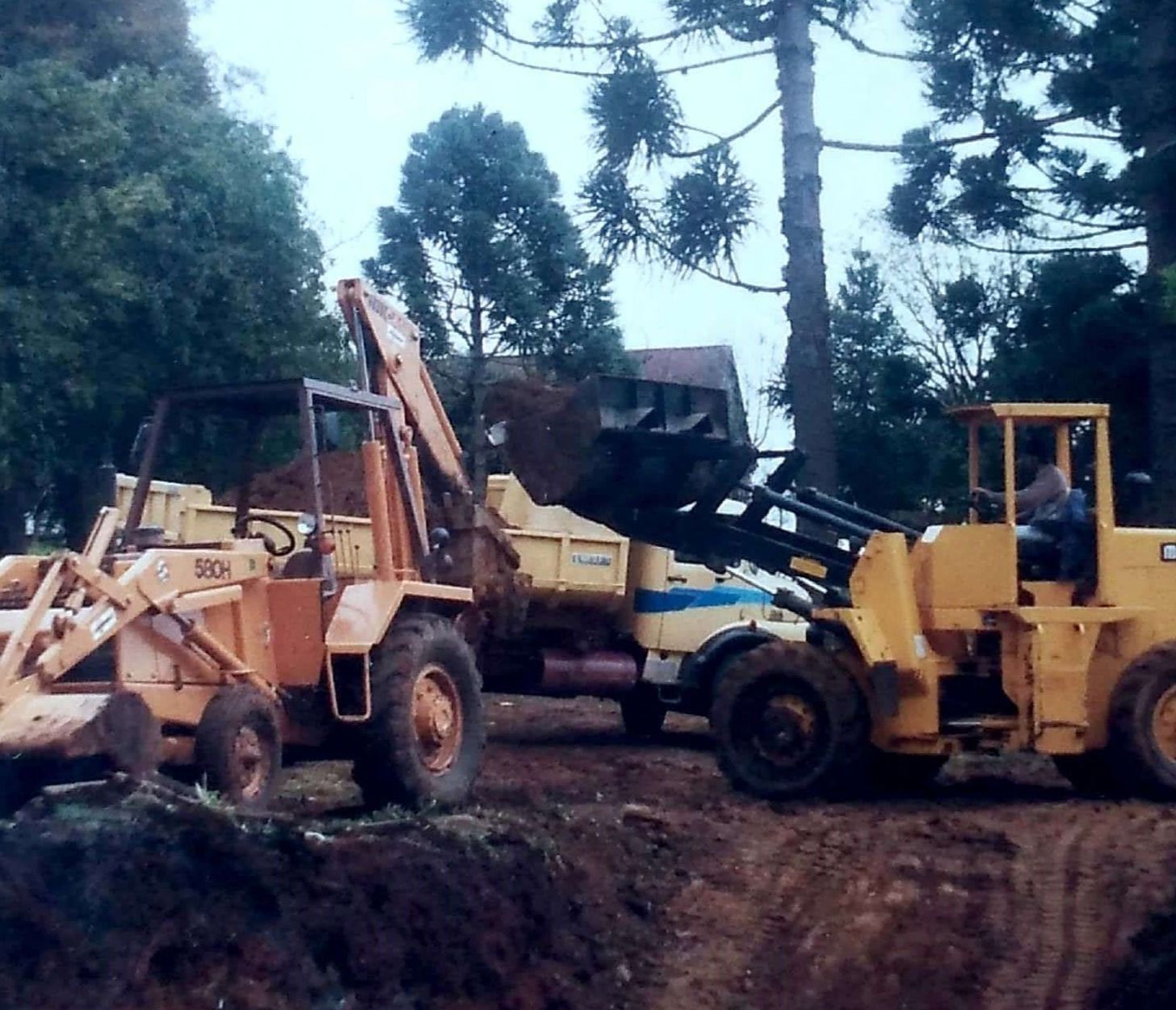 13 - Prepração do terreno para início da obra para aumento da Agência em Janeiro de 1994.jpg