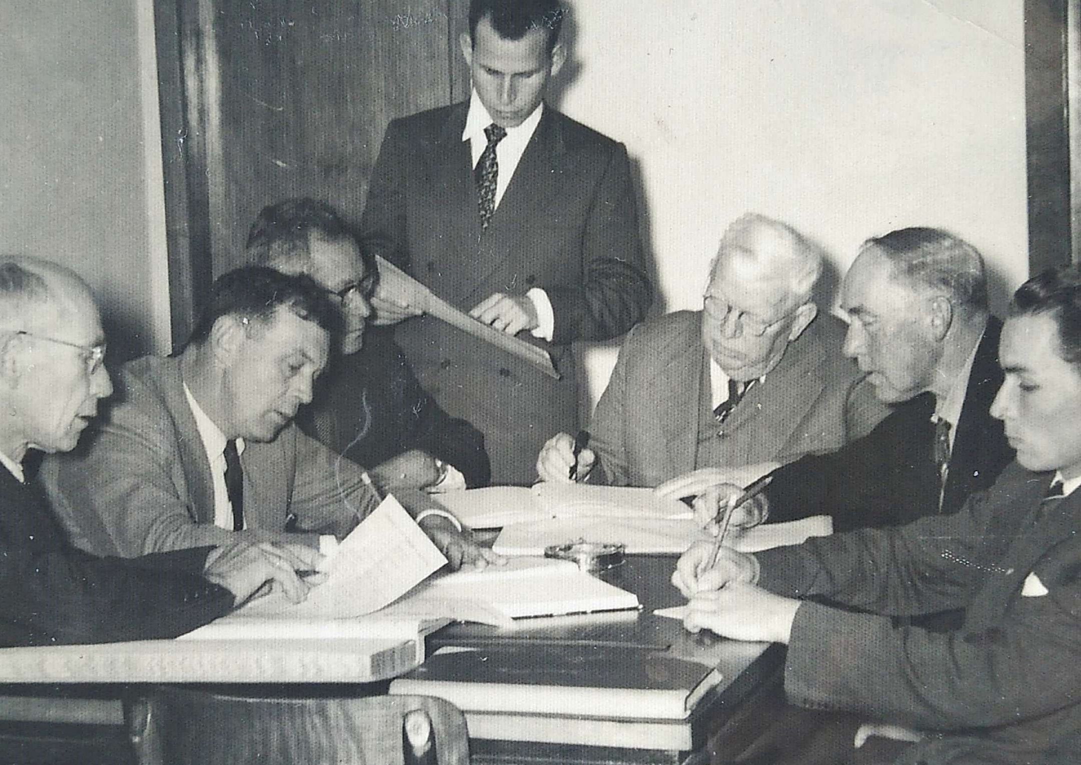 14 - Reunião de Diretoria no ano de 1958.jpg