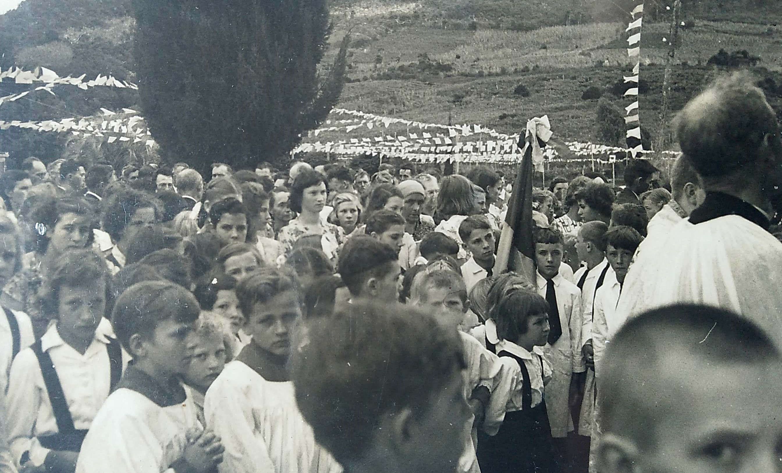 17 - Cinquentenário da Caixa Rural - 30.03.1952 - Benção da Pedra Fundamental e Missa Campal com a presença do Governador Sr. Ernesto Dornéles e Comitiva.jpg