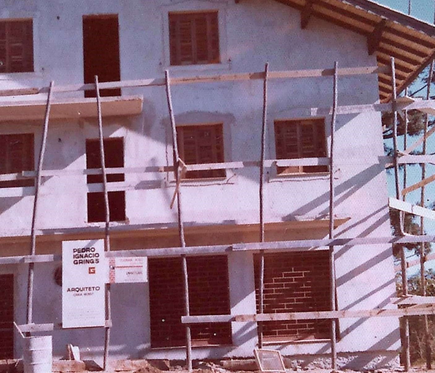 19 - Início da construção da Sede em Nova Petrópolis em 1975.jpg