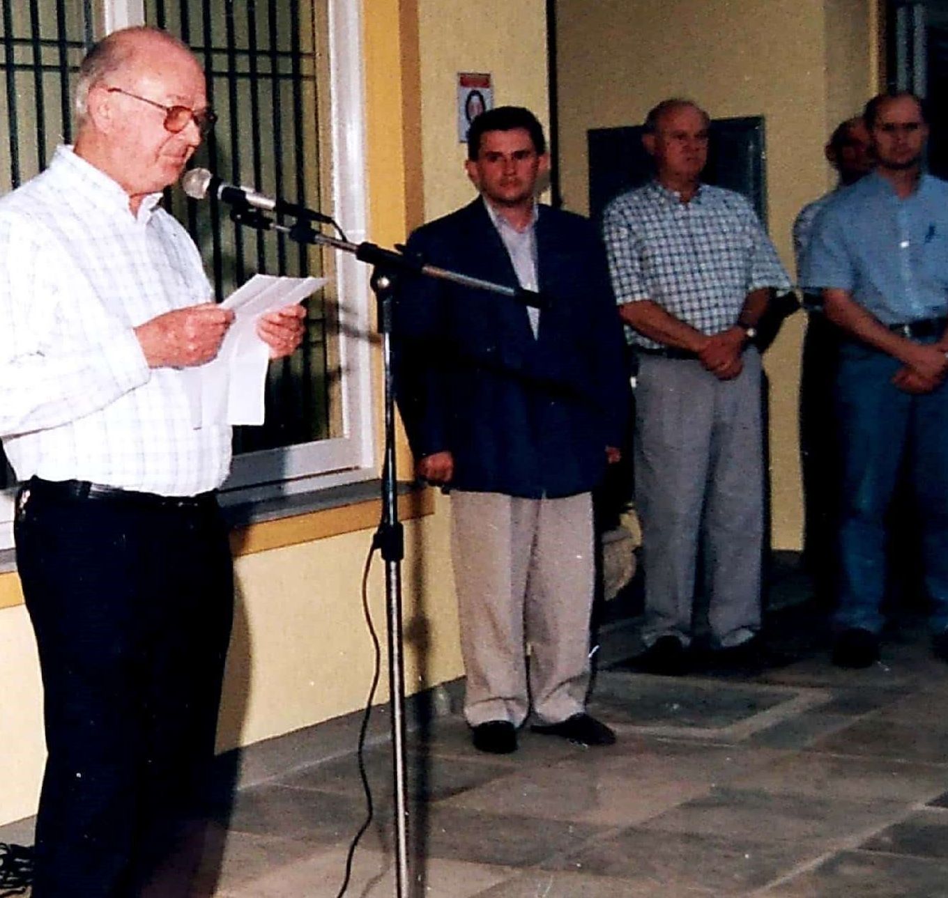 32 - Agência Sicredi Picada Café Reinagurada em 05.10.1998. Edio Spier Presidente Sicredi Pioneira.jpg