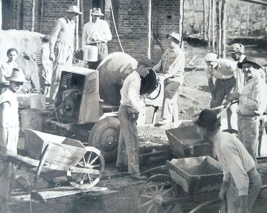 4 - Construção da Sede Social da Caixa Rural da Linha Imperial em 1952 e 1953.jpg