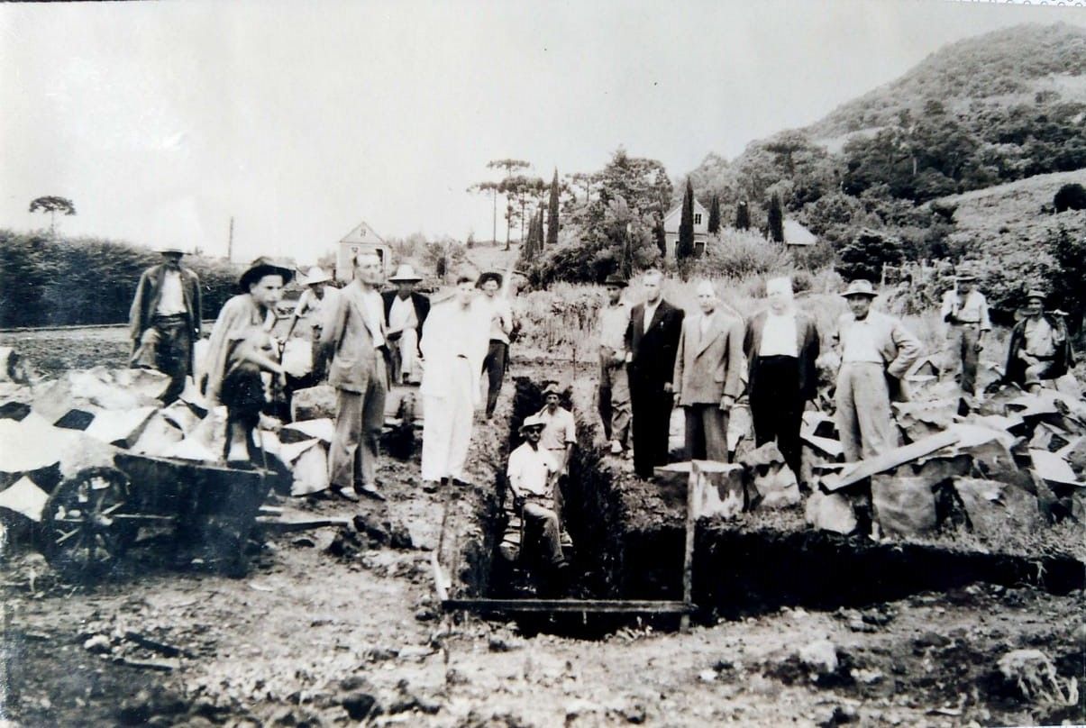 9 - Início da Construção da Primeira Sede Própria em 1951.jpg