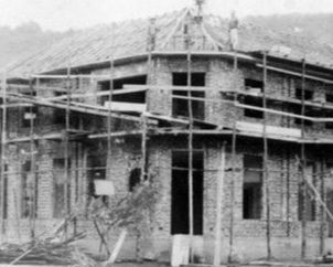 Construção da Primeira sede Própria em 1952.jpg