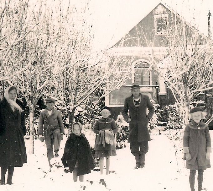 Hugo Neumann e neve em Linha Imperial 4.07.1942.jpg
