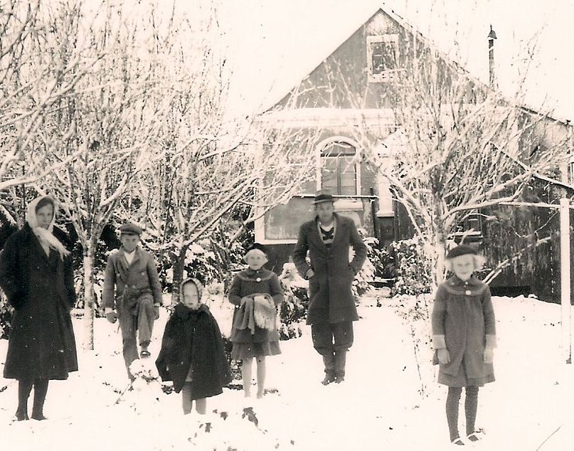 Hugo Neumann e neve em Linha Imperial 4.07.1942.jpg
