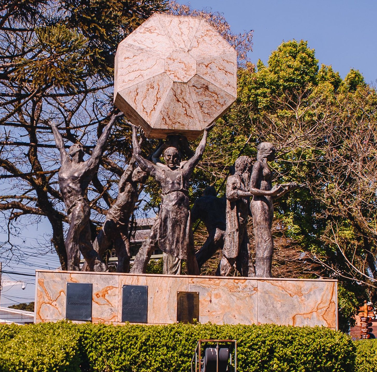 Monumento A força cooperativa_Nova Petrópolis 02.jpg