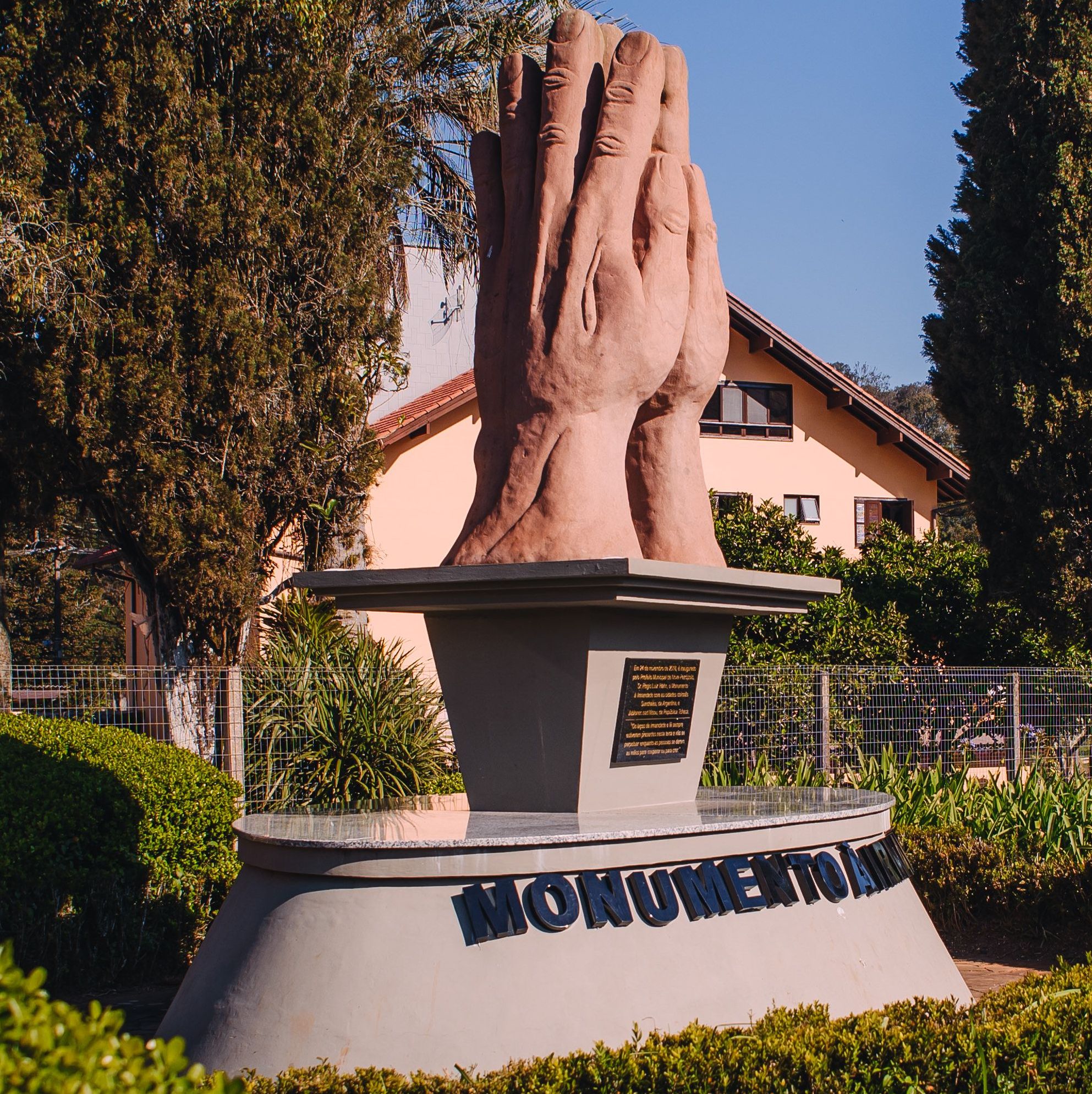 Monumento às irmandades_Linha Imperial 01.jpg