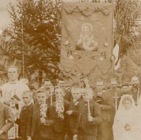 Professor Franz Hillebrand e Alunos.jpg