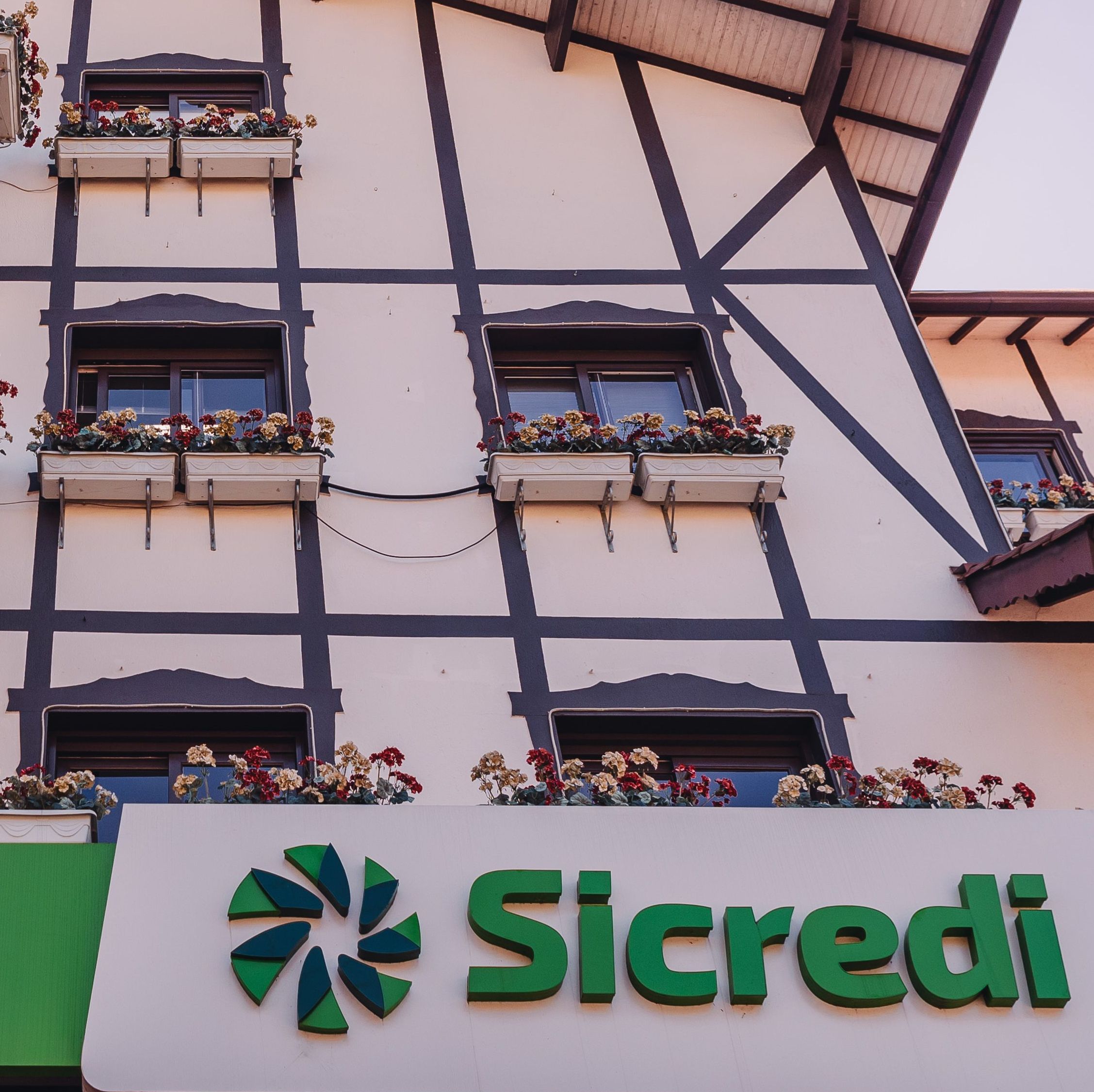 Sede da Sicredi Pioneira RS_Nova Petrópolis 01.jpg